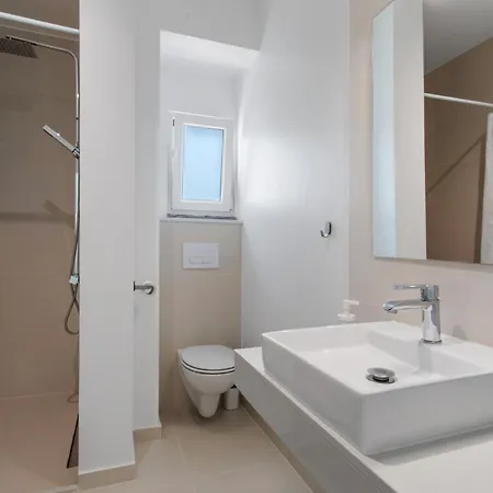 Peace House * 劳林哈